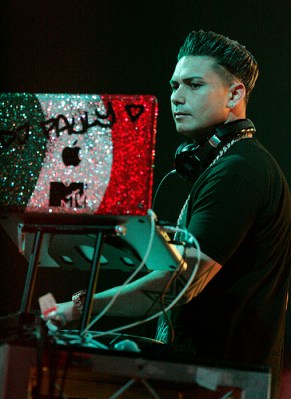 "DJ Pauly D" by Flickr user Eva Rinaldi, CC-BY-SA-2.0