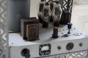 "Rádio que Che transmitia programas revolucionários enquanto estava entocado na montanha" by Flickr user Marco Gomes, CC BY-NC-SA 2.0