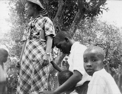 Zora Neale Hurston with three boys in Eatonville Florida, 1935. Hurston interviewed children and had them demonstrate their games as Alan Lomax documented the action. [Prints and Photographs, Call number: LOT 7414-C, no. N109a, frame 47].
